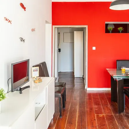 Lisbon Apartment, Historic Charm & Cosy Living In Old Santana Hill