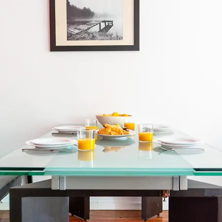 Apartment, Historic Charm & Cosy Living In Old Santana Hill Апартаменты Лиссабон