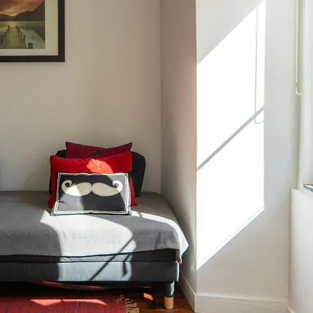 Apartment, Historic Charm & Cosy Living In Old Santana Hill Апартаменты Лиссабон