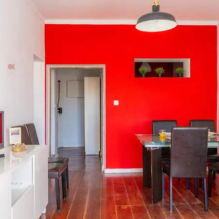 Apartment, Historic Charm & Cosy Living In Old Santana Hill * Лиссабон
