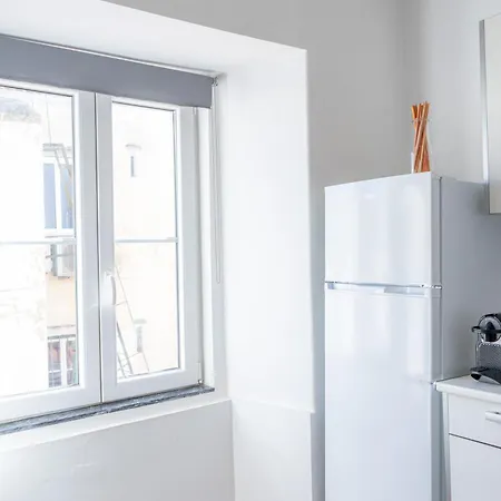 Апартаменты Apartment, Historic Charm & Cosy Living In Old Santana Hill Лиссабон