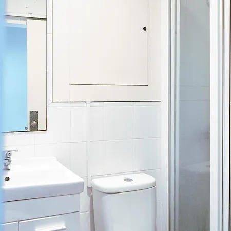 Apartment, Historic Charm & Cosy Living In Old Santana Hill Апартаменты Лиссабон