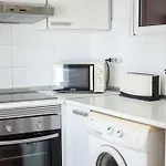 Lisbon Apartment, Historic Charm & Cosy Living In Old Santana Hill דירה
